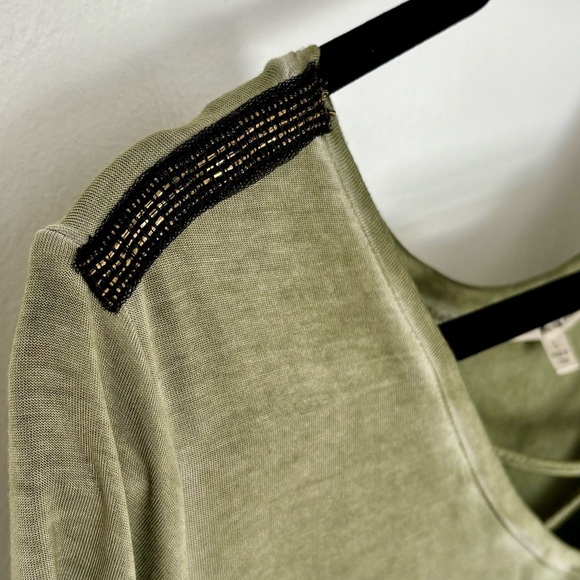 Seven7 • Sage Green Crisscross V-Neck Top, High-Low Hem, Women’s Size Large - Picture 6 of 16